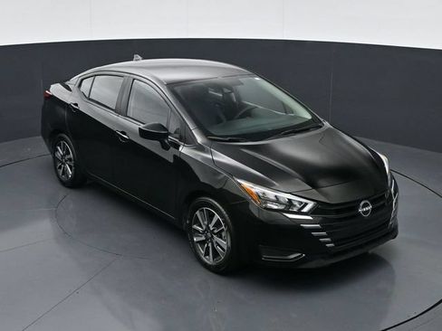 Used 2025 Nissan Versa SV FWD image 33