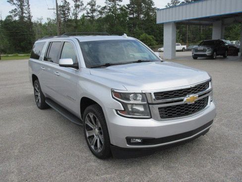 Used 2018 Chevrolet Suburban LT image 4
