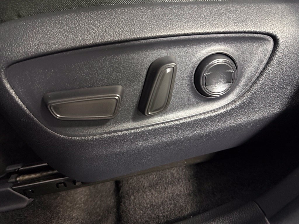 Used 2025 Toyota RAV4 XLE AWD/4WD image 20