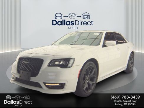 Used 2022 Chrysler 300 Touring L image 1
