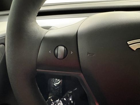 Used 2024 Tesla Model Y Long Range image 22