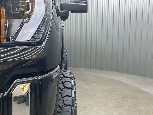 Used 2025 GMC Sierra 3500 Denali image 17