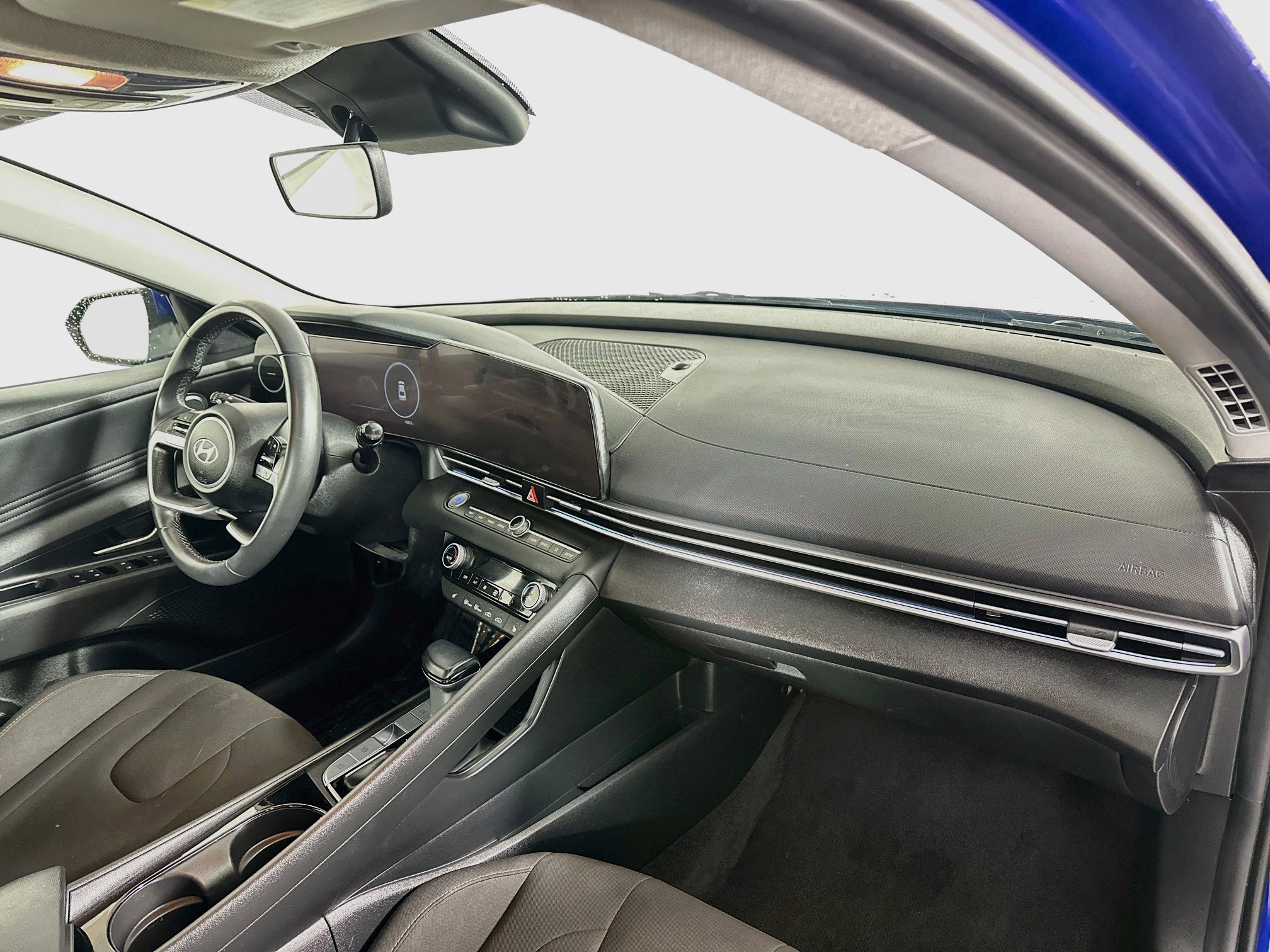 Certified 2025 Hyundai Elantra SEL FWD image 28