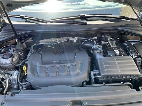 Certified 2023 Volkswagen Tiguan SE w/ Panoramic Sunroof Package FWD image 9