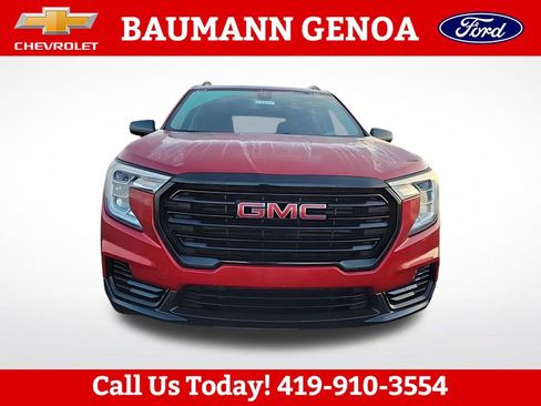 Used 2024 GMC Terrain SLE w/ Driver Convenience Package FWD image 14