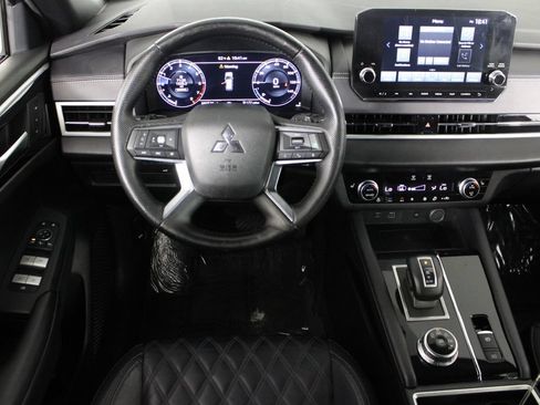 Used 2023 Mitsubishi Outlander SEL FWD image 6