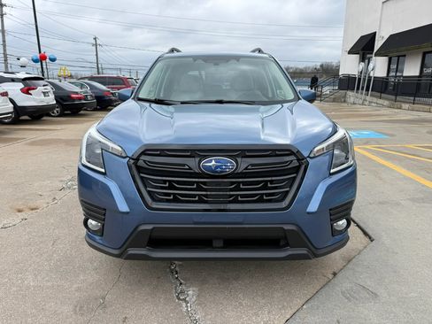 Used 2022 Subaru Forester Premium AWD/4WD image 2