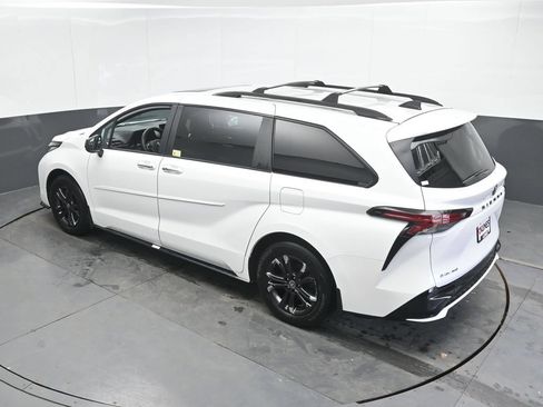 Used 2025 Toyota Sienna XSE AWD/4WD image 13