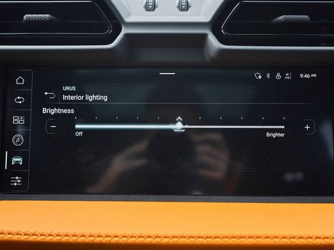 Used 2025 Lamborghini Urus SE image 76