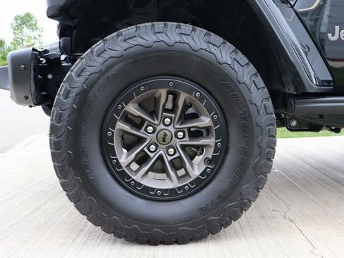 Used 2025 Jeep Wrangler Unlimited Rubicon 392 image 32