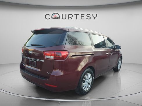 Used 2017 Kia Sedona LX w/ LX Essentials Premium Package image 3