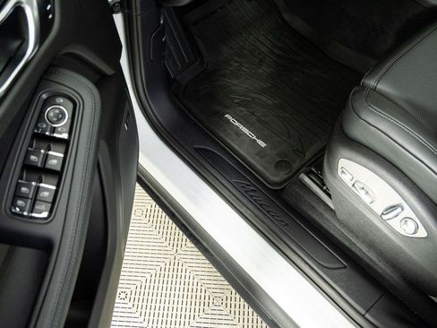New 2026 Porsche Macan AWD/4WD image 8