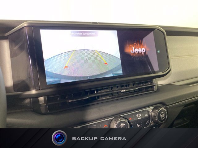 Used 2026 Jeep Wrangler Unlimited Sahara AWD/4WD image 6