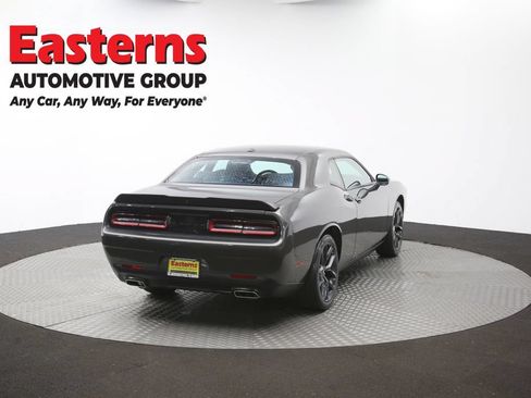 Used 2022 Dodge Challenger SXT w/ Driver Convenience Group RWD image 37
