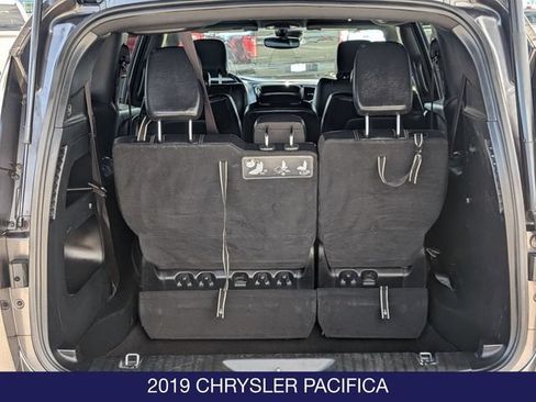 Used 2019 Chrysler Pacifica Touring-L w/ Advanced Safetytec Group FWD image 10