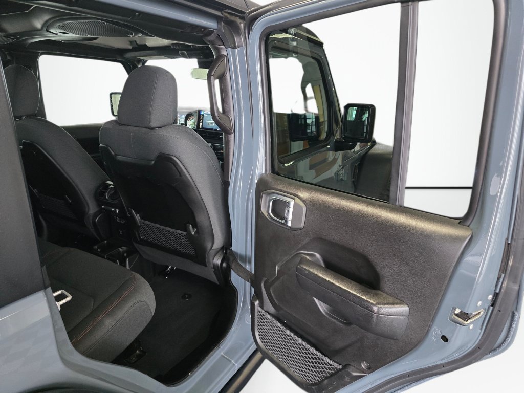 Used 2025 Jeep Wrangler Unlimited Rubicon AWD/4WD image 37