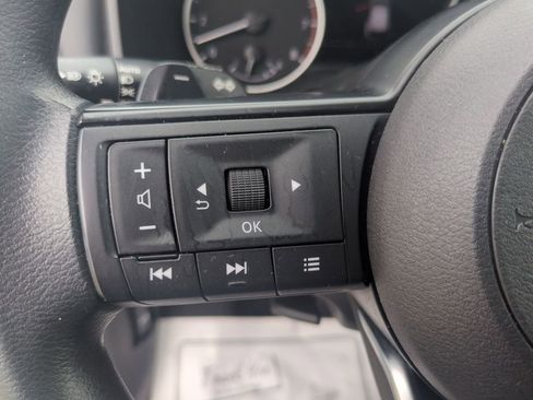 Used 2023 Nissan Rogue S FWD image 17