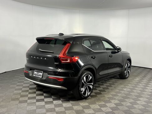 Used 2025 Volvo XC40 B5 Plus image 5