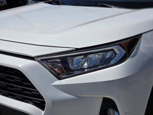 Used 2019 Toyota RAV4 XLE FWD image 6