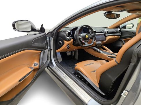 Used 2017 Ferrari GTC4Lusso AWD/4WD image 17