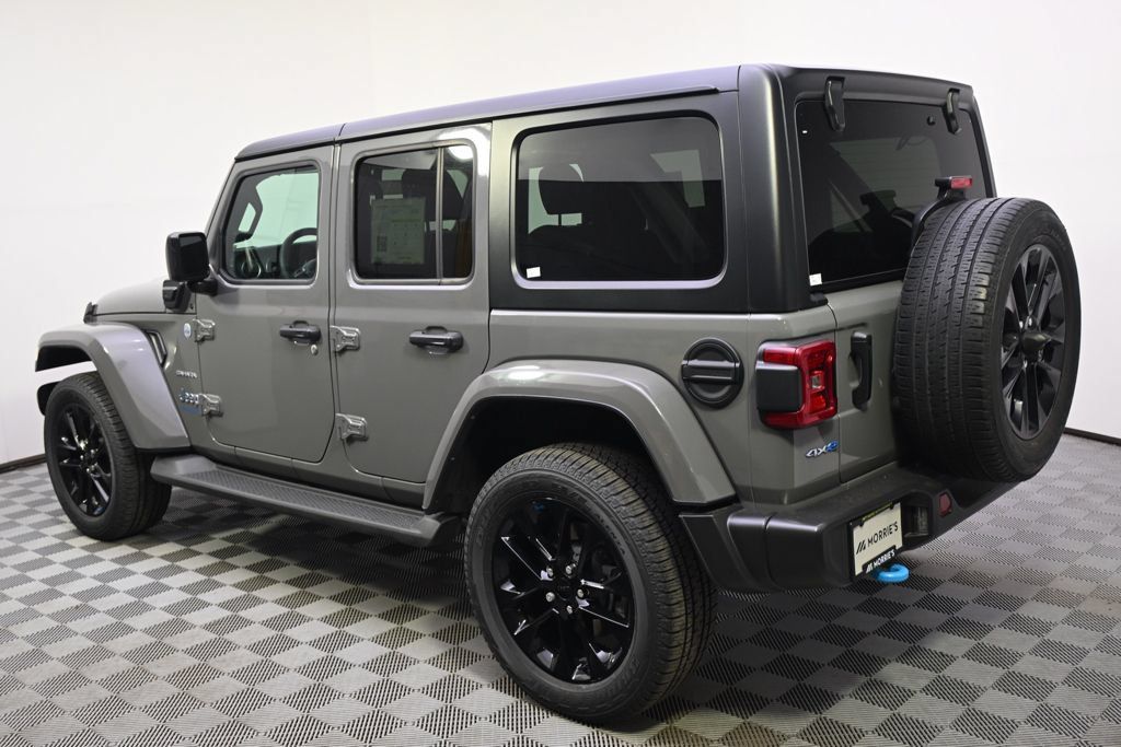 Used 2023 Jeep Wrangler Unlimited Sahara AWD/4WD image 3