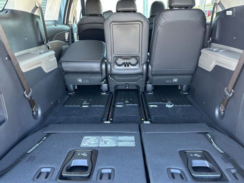 New 2026 Kia Carnival EX FWD image 16