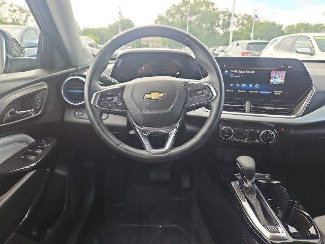 Used 2025 Chevrolet Trax LT w/ Driver Confidence Package FWD image 14