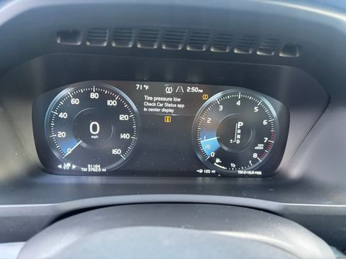 Used 2017 Volvo XC90 T6 Momentum w/ Vision Package image 19