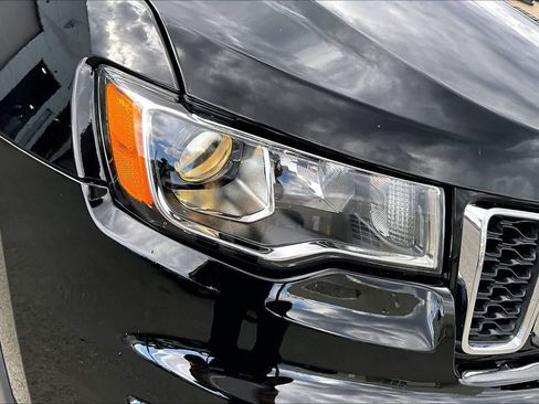 Used 2022 Jeep Grand Cherokee Laredo E AWD/4WD image 31