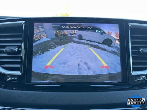 Used 2025 Chrysler Pacifica Select image 68