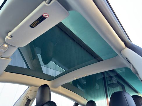 Used 2018 Tesla Model 3 Long Range image 11