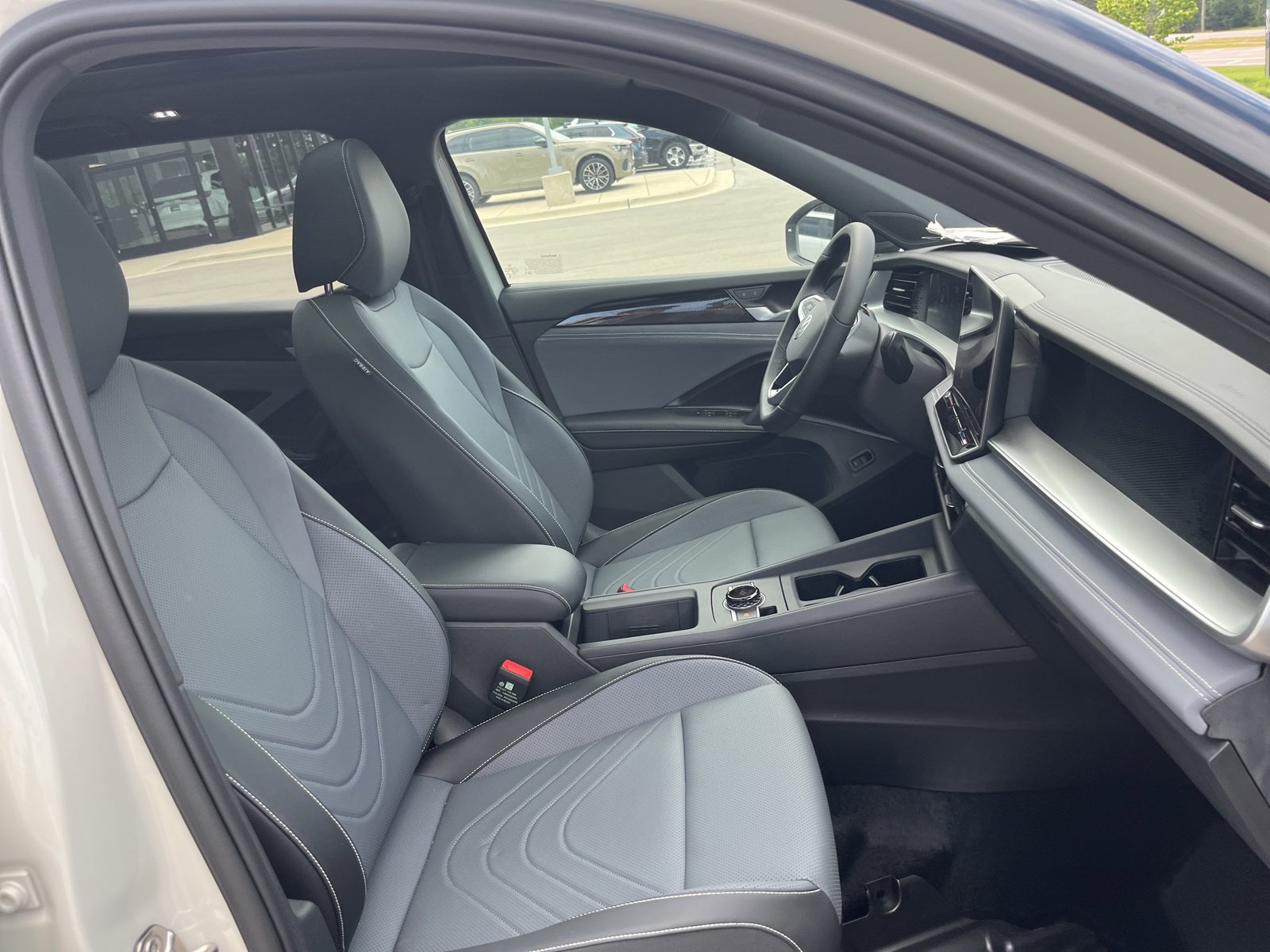 New 2026 Volkswagen Tiguan SE R-Line AWD/4WD image 23