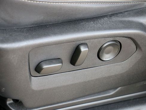 Used 2024 GMC Yukon SLT image 25