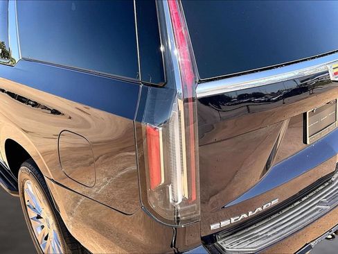 Used 2023 Cadillac Escalade ESV Premium Luxury AWD/4WD image 31