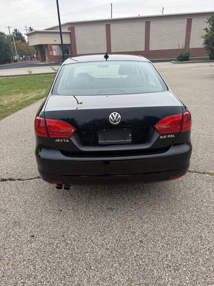 Used 2011 Volkswagen Jetta SEL FWD image 3