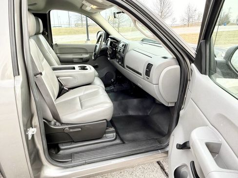 Used 2008 Chevrolet Silverado 3500 W/T image 12