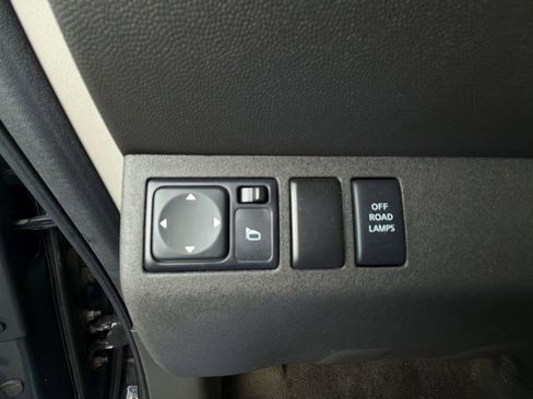 Used 2015 Nissan Xterra PRO-4X AWD/4WD image 18