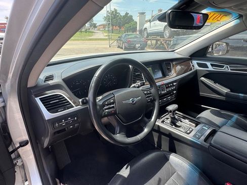 Used 2018 Genesis G80 3.8 RWD image 10