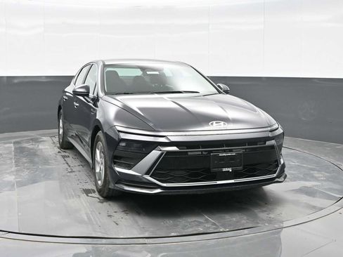 Used 2025 Hyundai Sonata SE FWD image 2