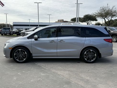 Used 2023 Honda Odyssey Elite image 8