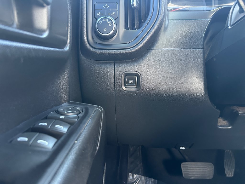 Used 2020 Chevrolet Silverado 1500 Custom w/ Custom Convenience Package AWD/4WD image 24