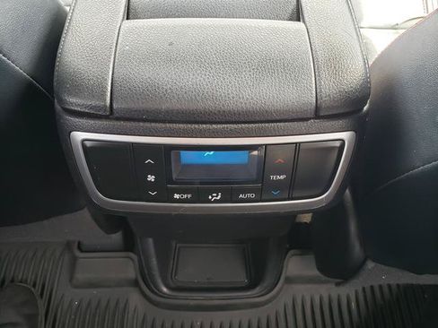 Used 2019 Toyota Highlander SE AWD/4WD image 16