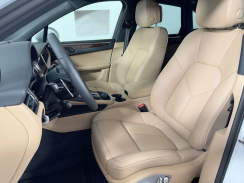 Certified 2026 Porsche Macan AWD/4WD image 5