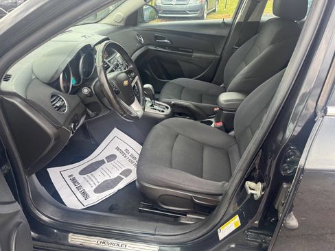 Used 2014 Chevrolet Cruze LT w/ Technology Package image 12