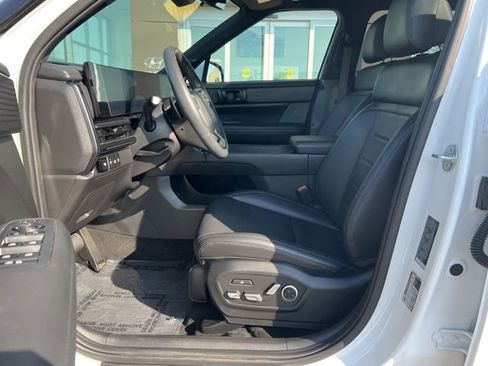 Used 2024 Hyundai Santa Fe Calligraphy image 12