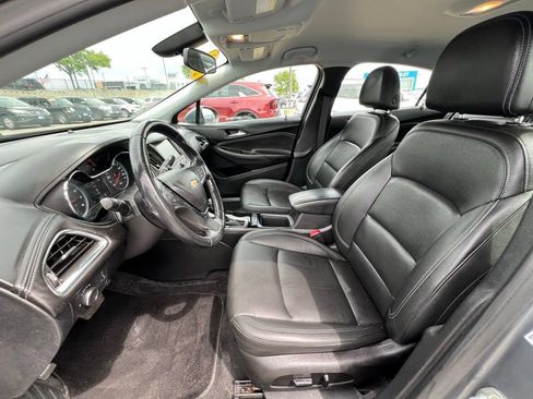 Used 2019 Chevrolet Cruze Premier FWD image 18