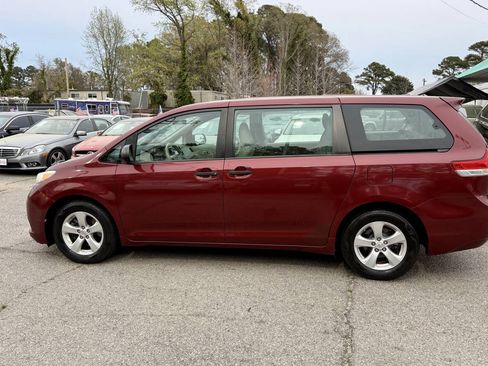 Used 2014 Toyota Sienna L FWD image 5