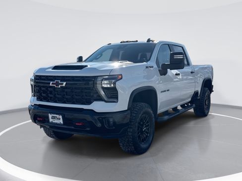 Used 2025 Chevrolet Silverado 2500 ZR2 w/ Technology Package AWD/4WD image 1