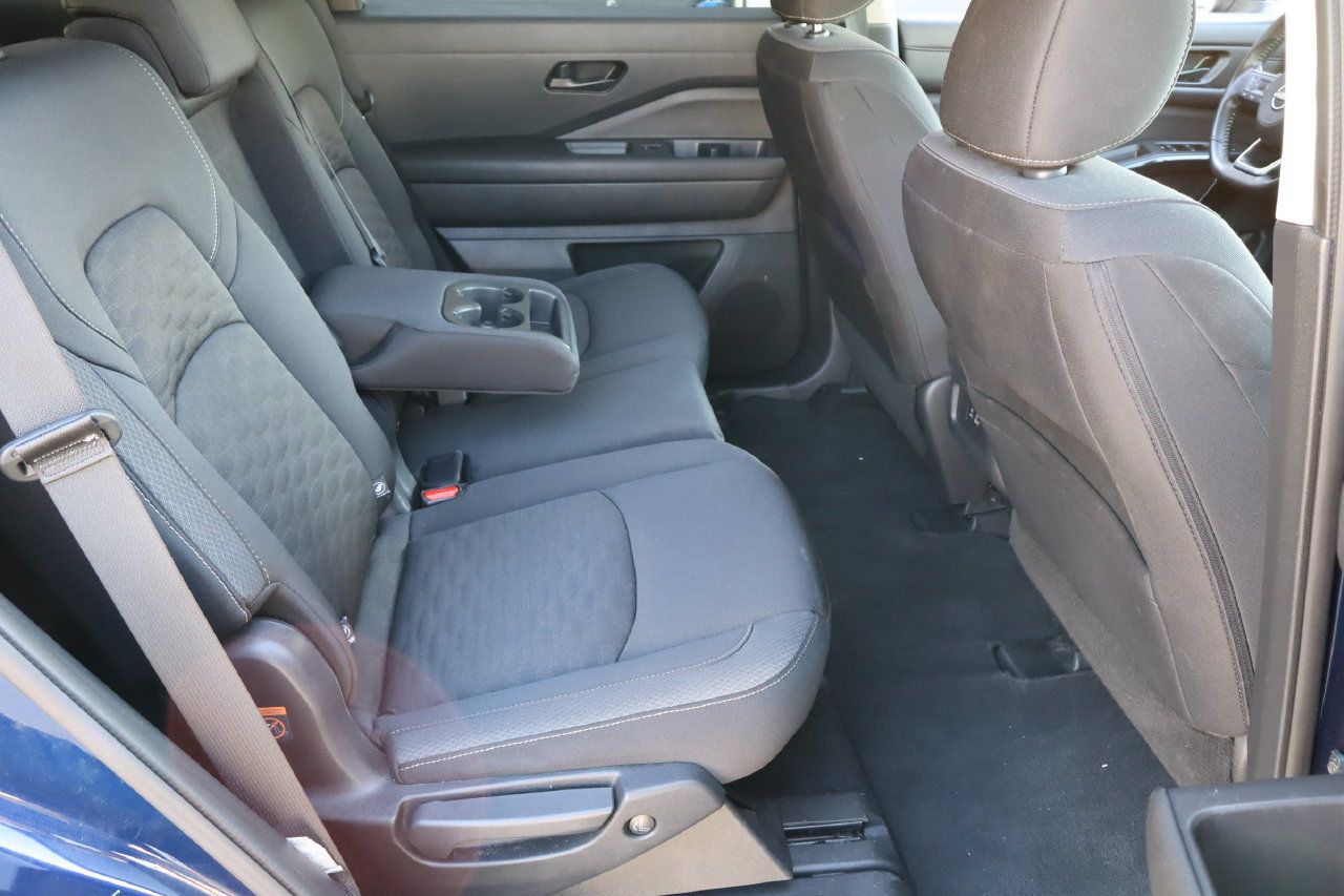 Used 2024 Nissan Pathfinder SV FWD image 18