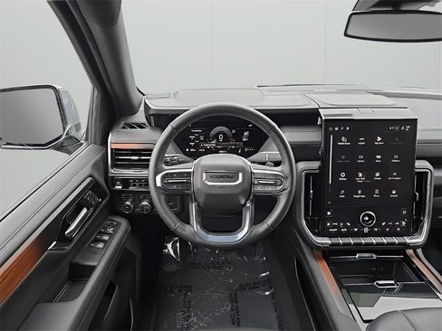 Used 2025 GMC Yukon XL Denali image 24